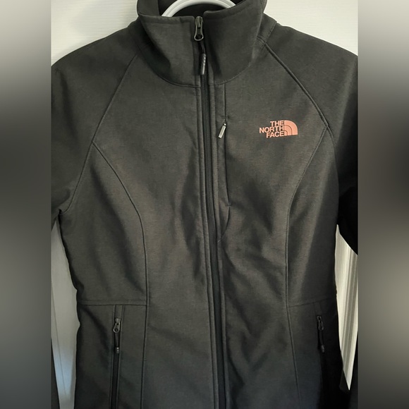 The North Face Softshell Jacket - Picture 4 of 10